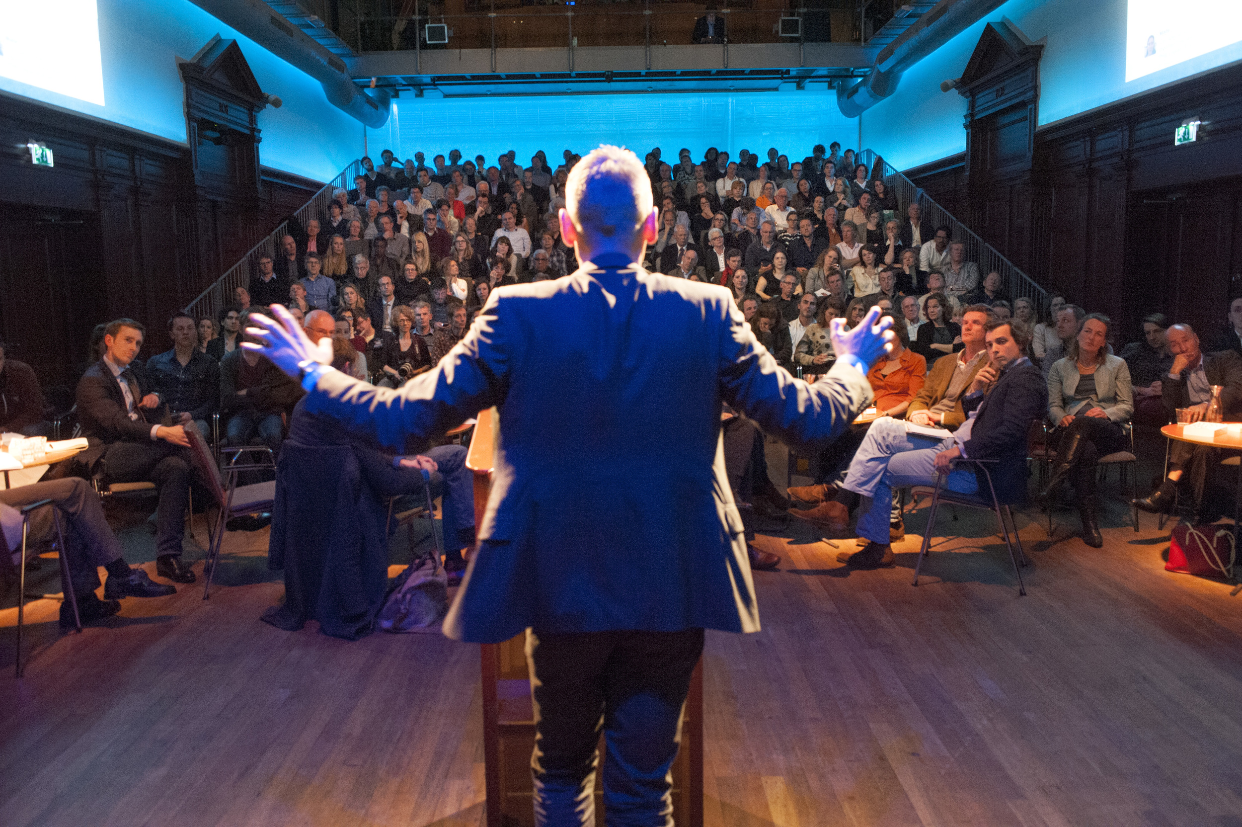  Keynote speaker Philippe Legrain in front of a full room at De Balie, Amsterdam ©Jan Boeve 