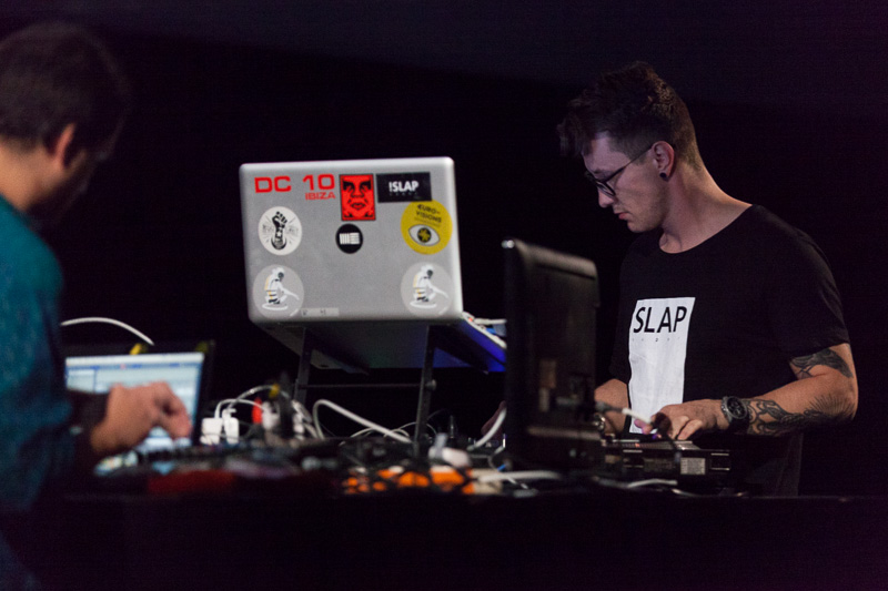 Artists Karol Rakowski (Poland) and Malaventura (Spain) performing €urovisions live. Photo ©Xander Remkes