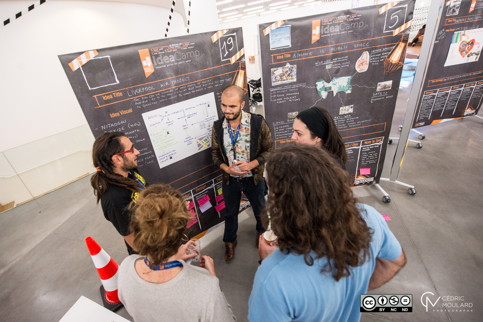 Lot Amóros talks to other Idea Campers about his idea. ©Cedric Moulard 