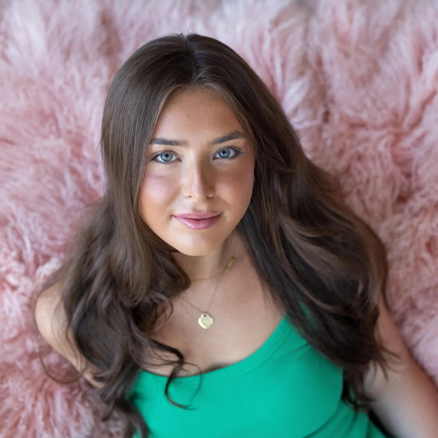 FLASH SALE 📸 $100 off ALL Senior Sessions booked by May 1, 2026 for a Summer Senior Session. Book online www.vgallery.net #vgalleryphoto #vgalleryseniors #theartofphotography #seniorphotographer