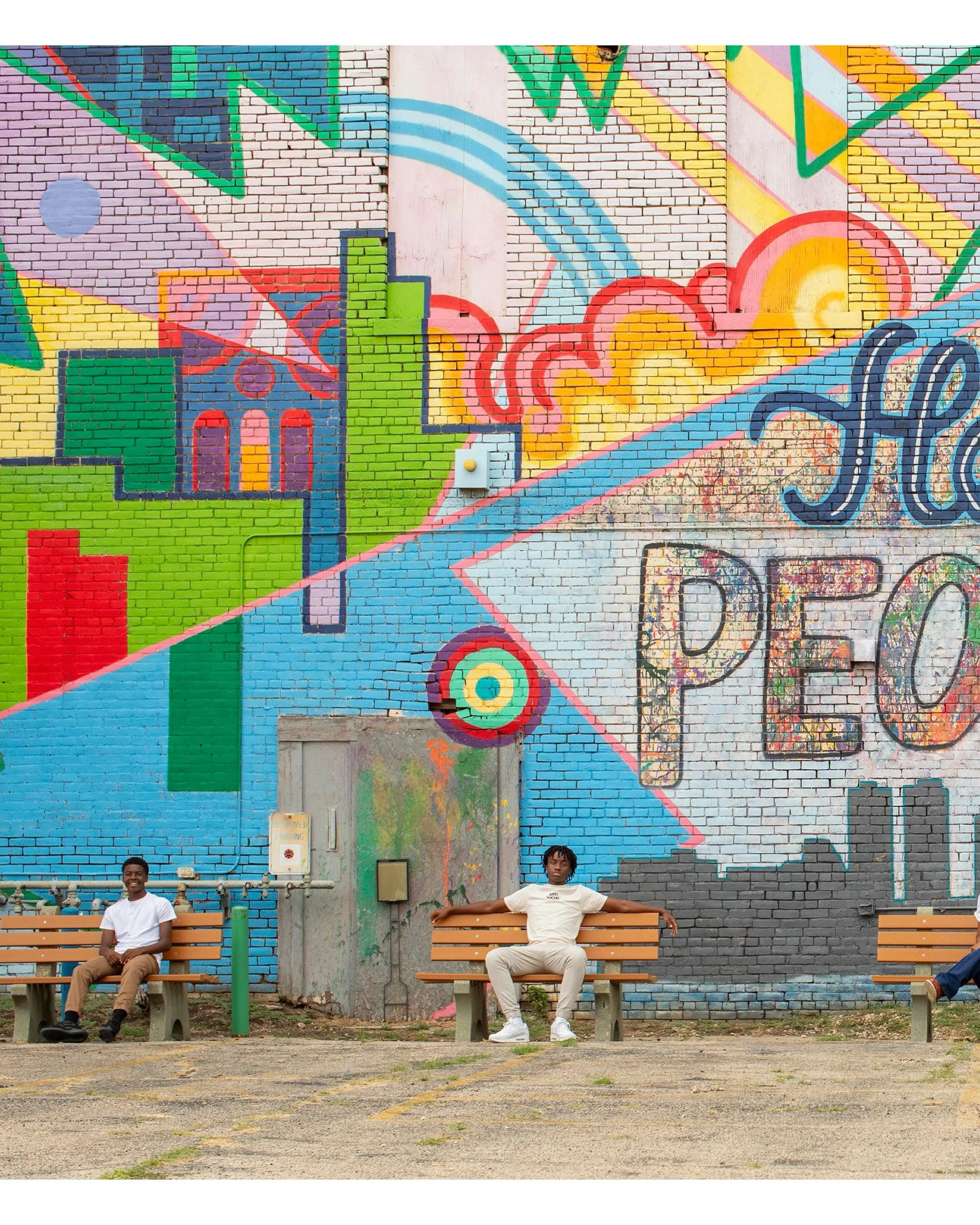 Hello Peoria! You can book our Downtown Days Limited Edition or any of our other Specialty Sessions online www.vgallery.net or the link in bio. #vgalleryphoto #theartofphotography #urbanphotography #familyphotography #peoriaillinois