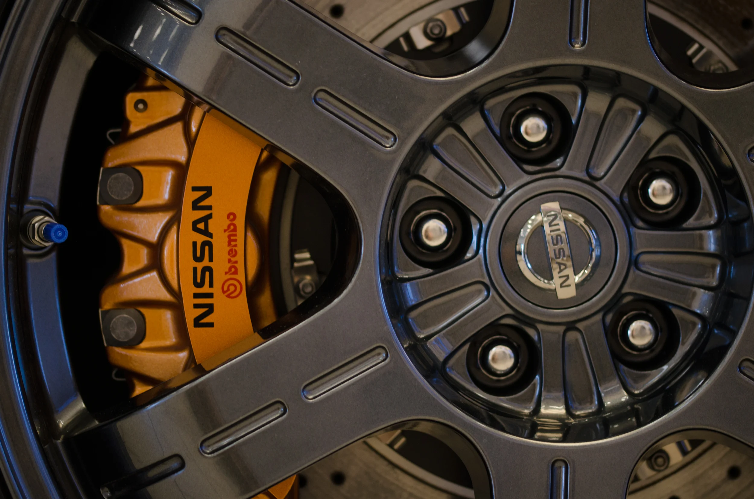 Nissan-GTR-wheel-brembo-caliper.jpg