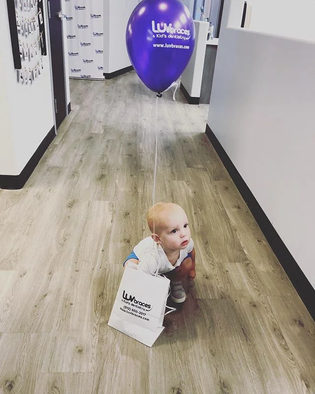 This peanut has perfect teeth 🦷 and loved his first dentist appointment 😬🎈 #goodgriefreif @luvbracesandkids