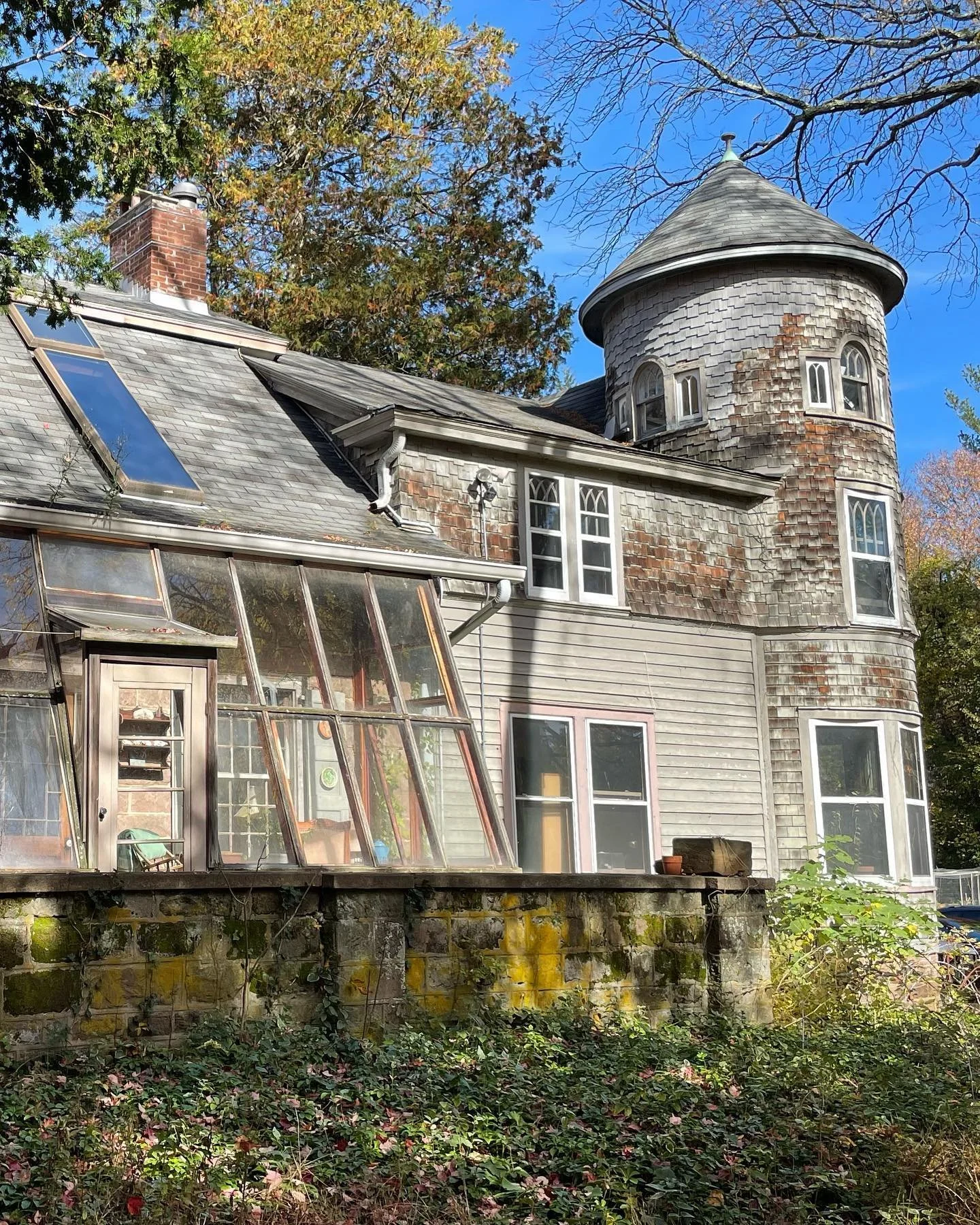 After 11 years in nyc and a huge rent increase I&rsquo;m starting a new chapter in Nyack, NY. There&rsquo;s much and many I&rsquo;ll miss about the city but I&rsquo;ll have a great place to paint and make music. For city folks it can take an hour or 