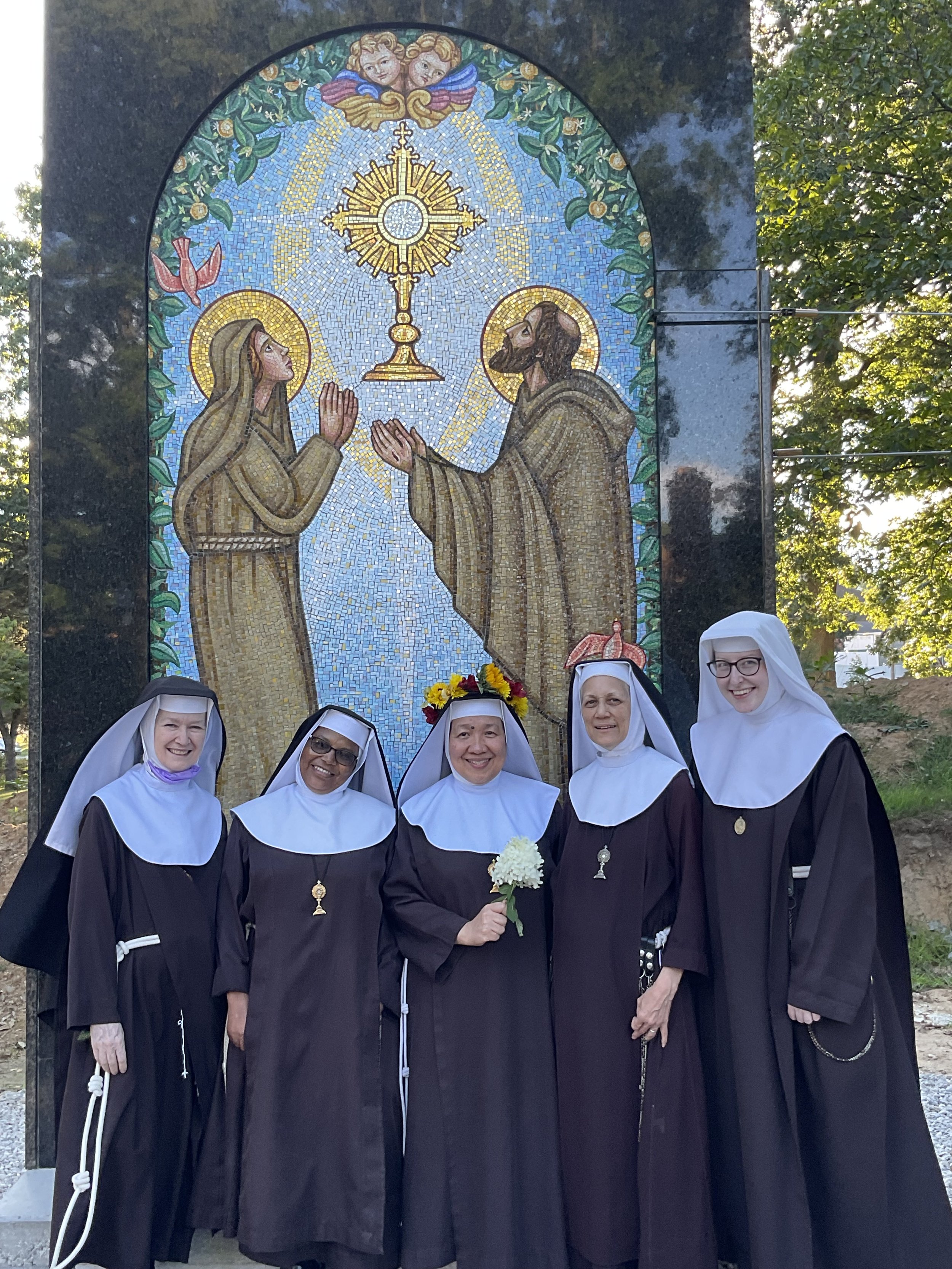 Srs. Mary Immanuel, Mary Clare, Mother Mary Gertrude, Srs. Mary Magdalen, and Thérèse Marie