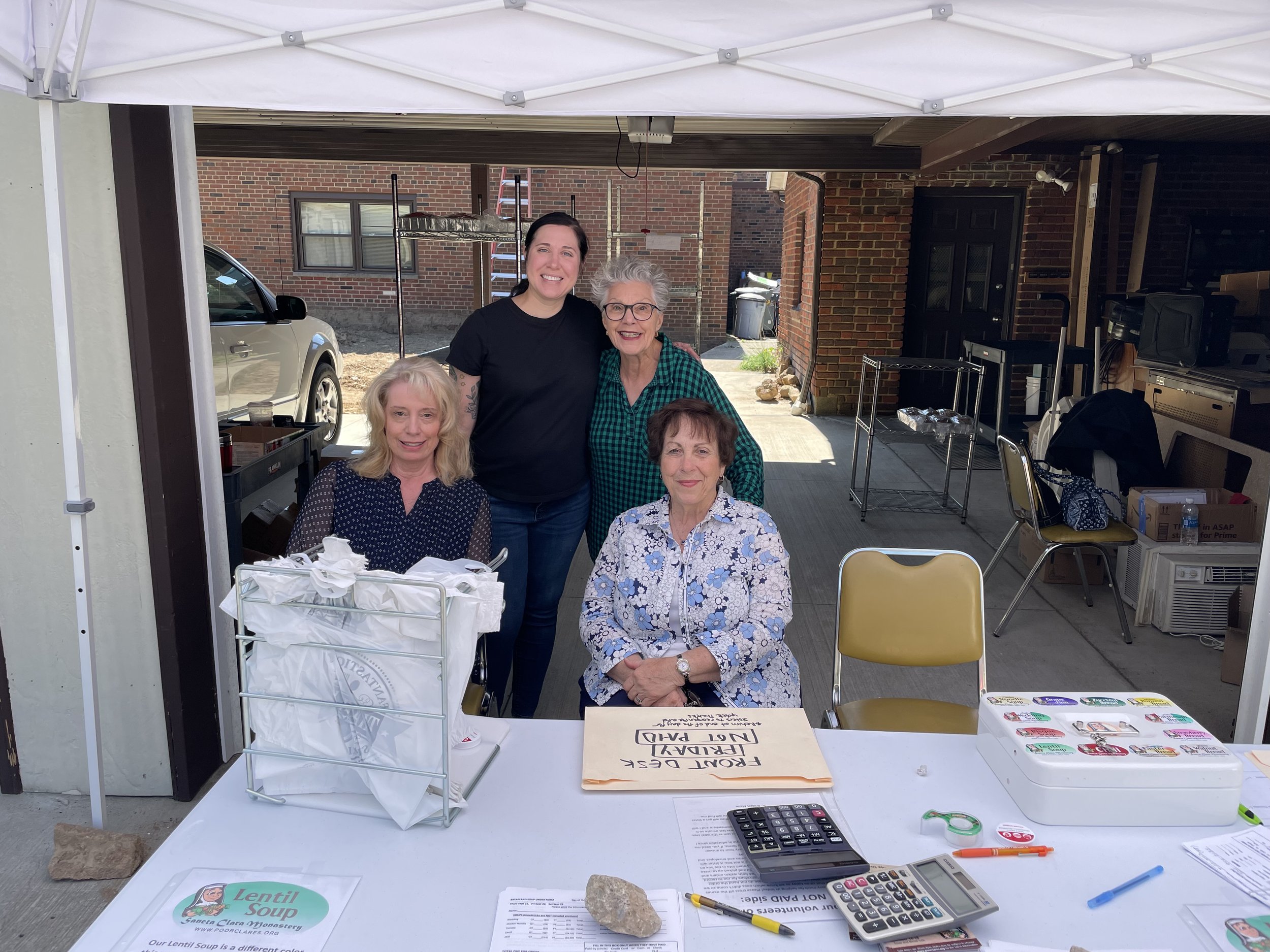  One of the sets of “walkin” or “not paid” side volunteers: Debbie, Judi, Louise, and Carol. Thank you Louise for manning the cash box and forms so everything comes out 
