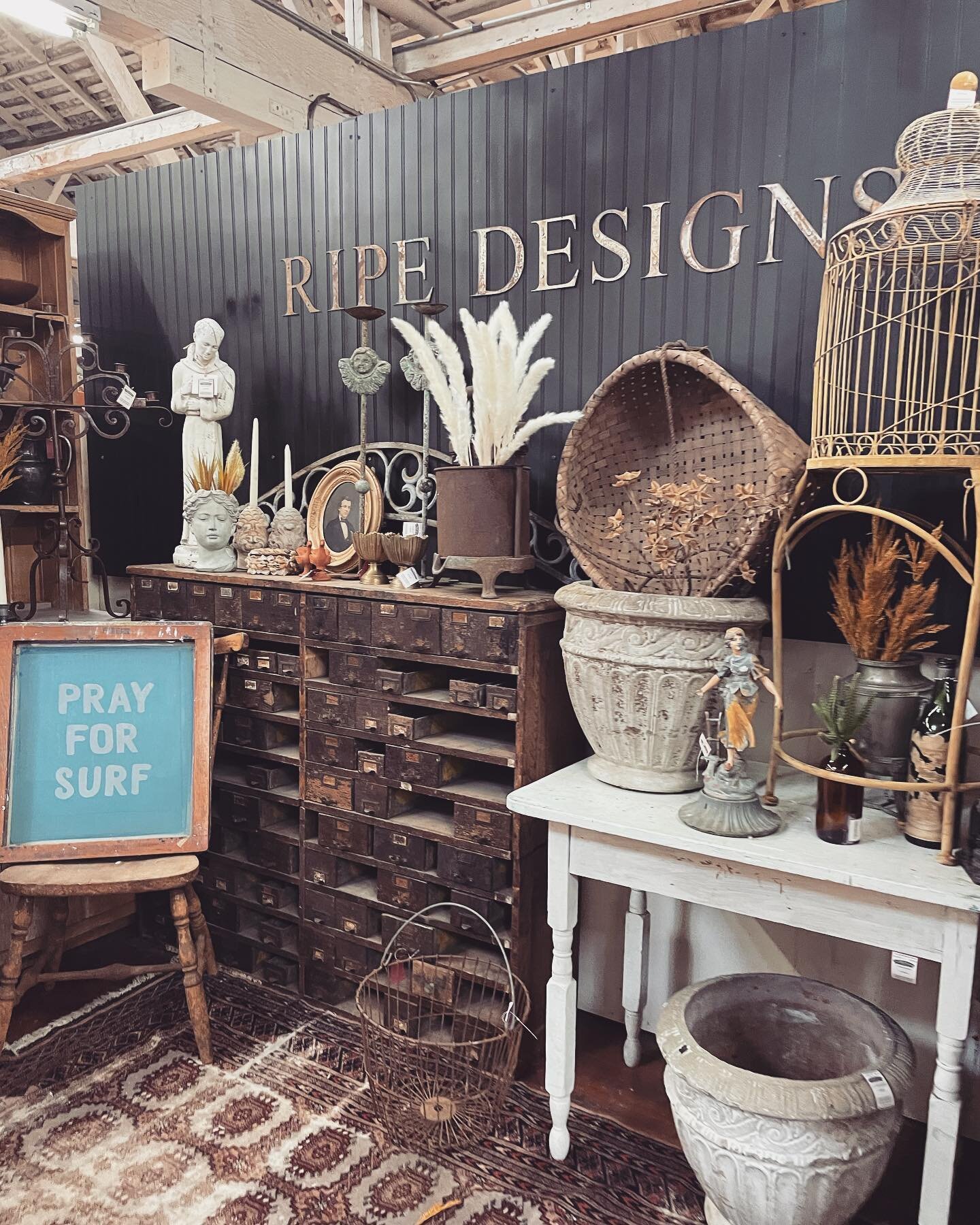 We are so excited to be growing our space at @kingrichardsantiques 🤗 In a few weeks you&rsquo;ll be able to find us on the main floor and downstairs. Perfect timing for our New England container to get into town! 🤗 We are so excited!!!! #pickers
&b