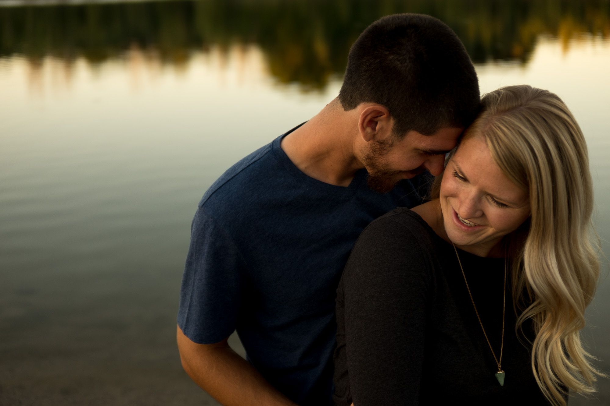  Sarah + Rob pose for engagement pictures at Kelso Lake Conservation area in Milton, Ontario. &nbsp;By Toronto wedding photographer Scott Williams. 