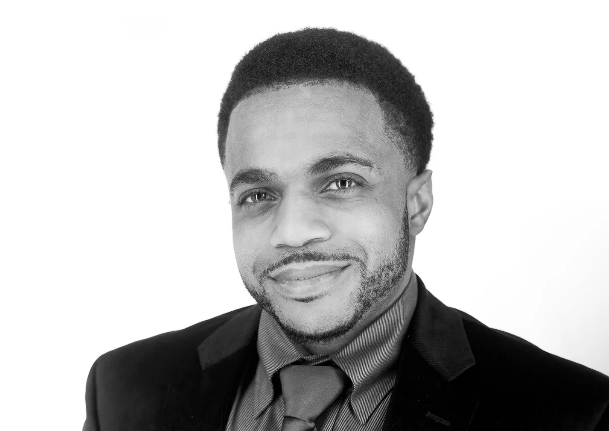 Professional headshot photography by Scott Williams for business, corporate, acting and dating website. 