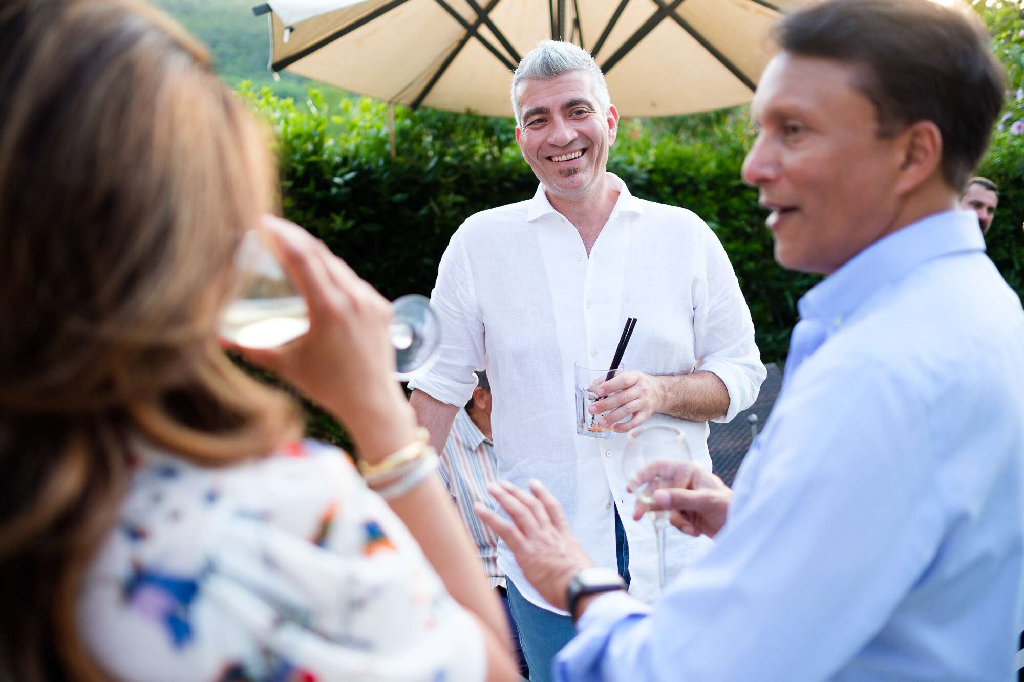  Photograph from Elena + Steve’s poolside cocktail reception the evening before their Tuscany destination wedding at the villa La Sorgente di Francesca by wedding photographer Scott Williams (www.scottwilliamsphotographer.com) 