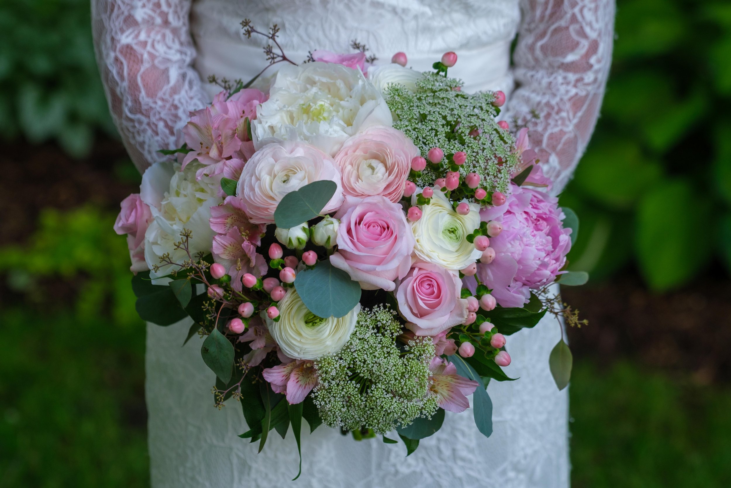  A colour detail wedding photograph of Katherine’s wedding floral bouquet during their intimate backyard wedding in Waterloo, Ontario by Toronto wedding photographer Scott Williams (www.scottwilliamsphotographer.com) 