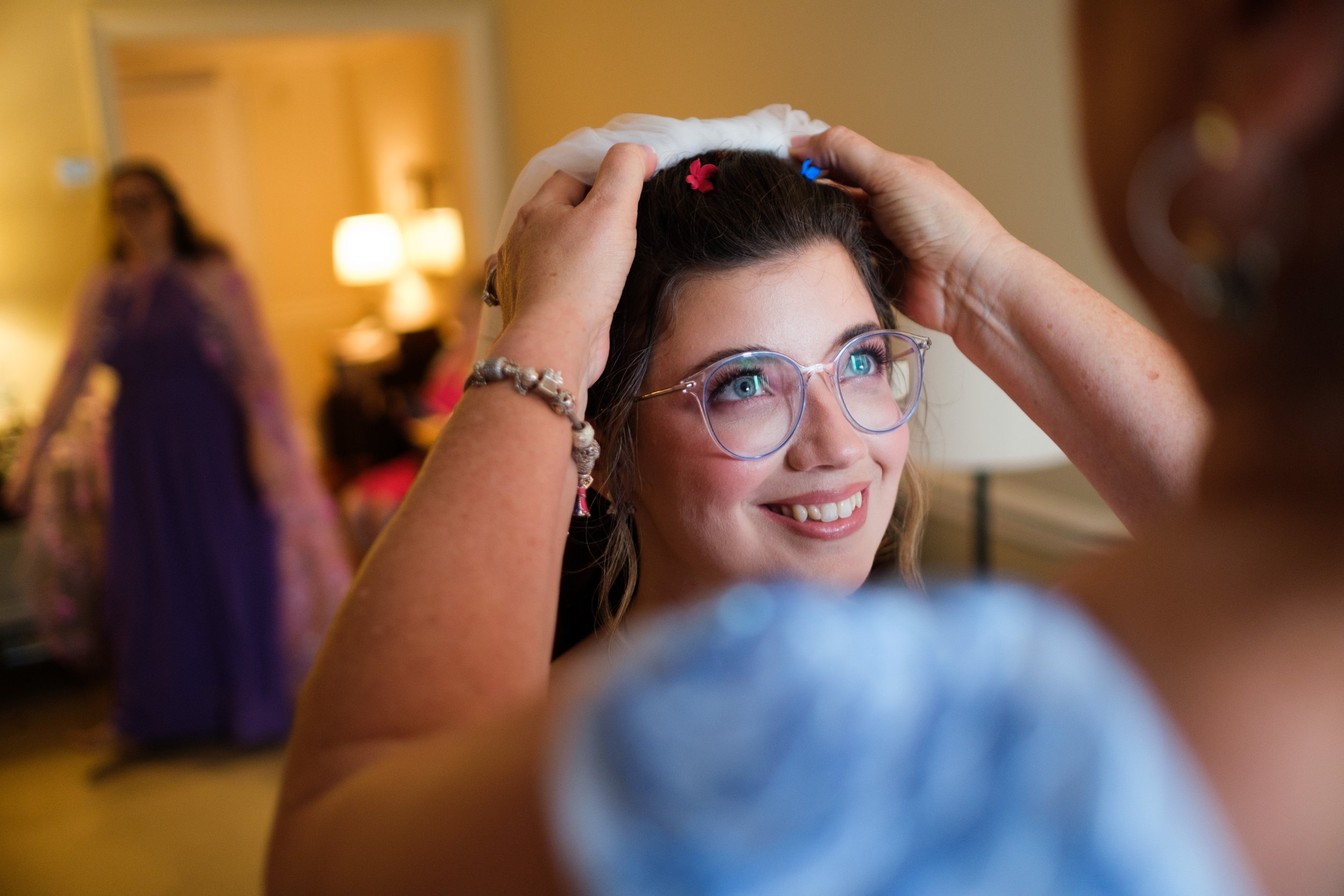  A candid colour wedding photograph from Veronica + Brandon’s wedding at Langdon Hall in Cambridge, Ontario by Toronto Wedding photographer Scott Williams (www.scottwilliamsphotographer.com) 