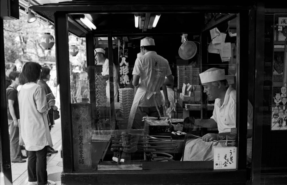 Senso-ji (Asakusa), Tokyo - Back to the main pavilion.