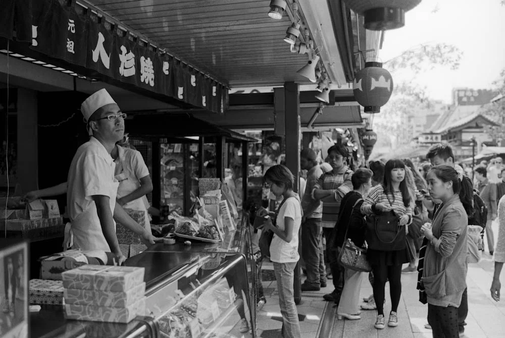 Senso-ji (Asakusa), Tokyo - stores like this sold a variety of delicious baked goods. 
