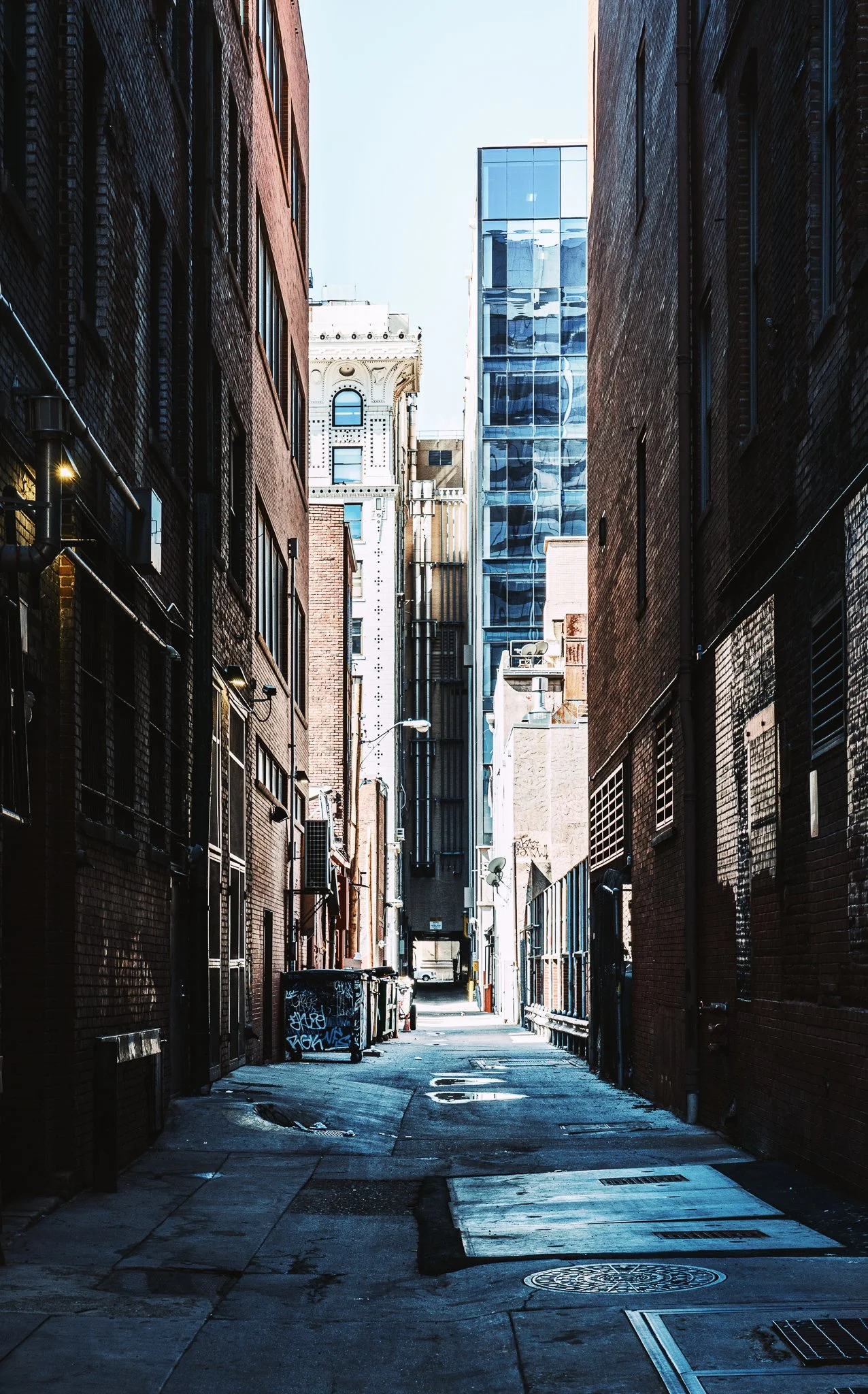 Using Harsh Light to Shape the View in an Alley Scene