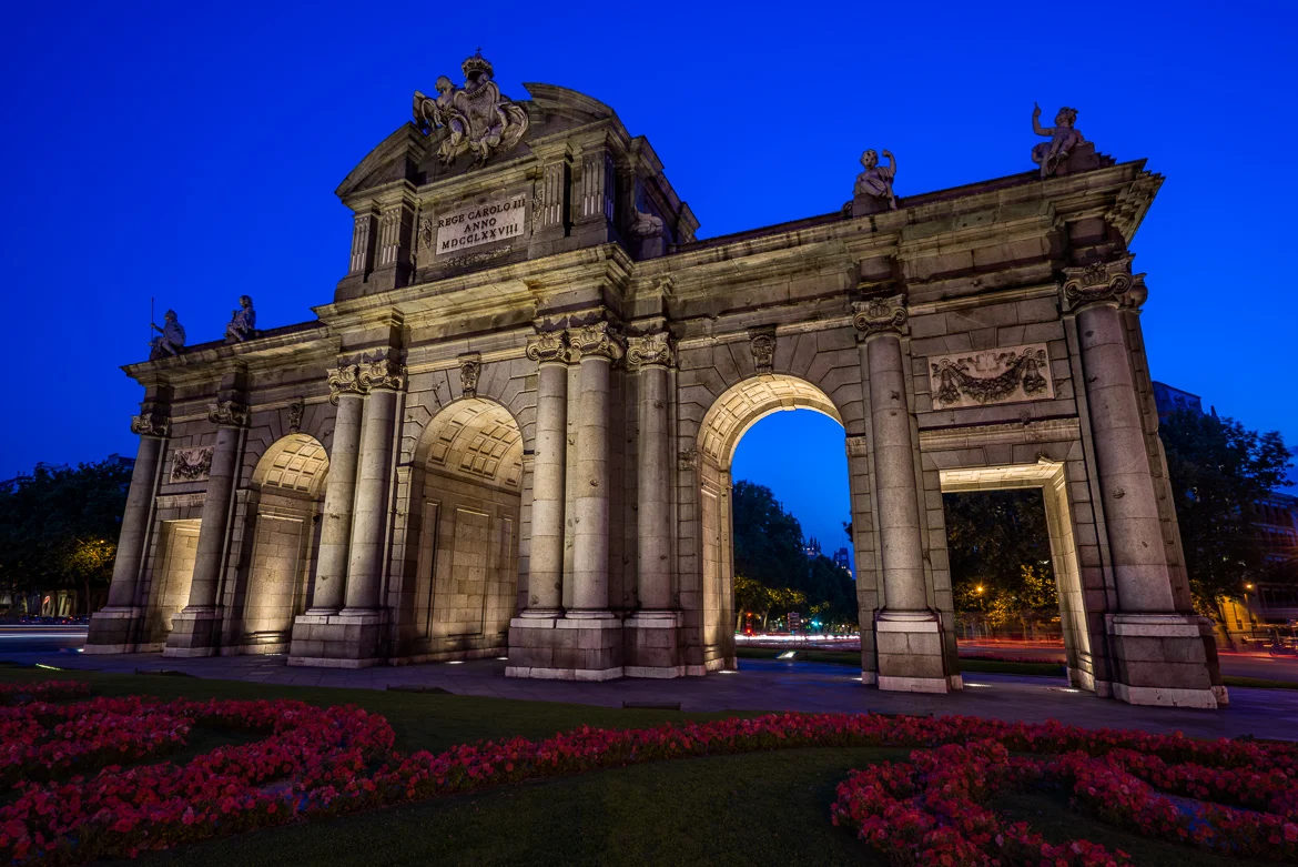 In The Field: Bold Framing And Architecture Photos