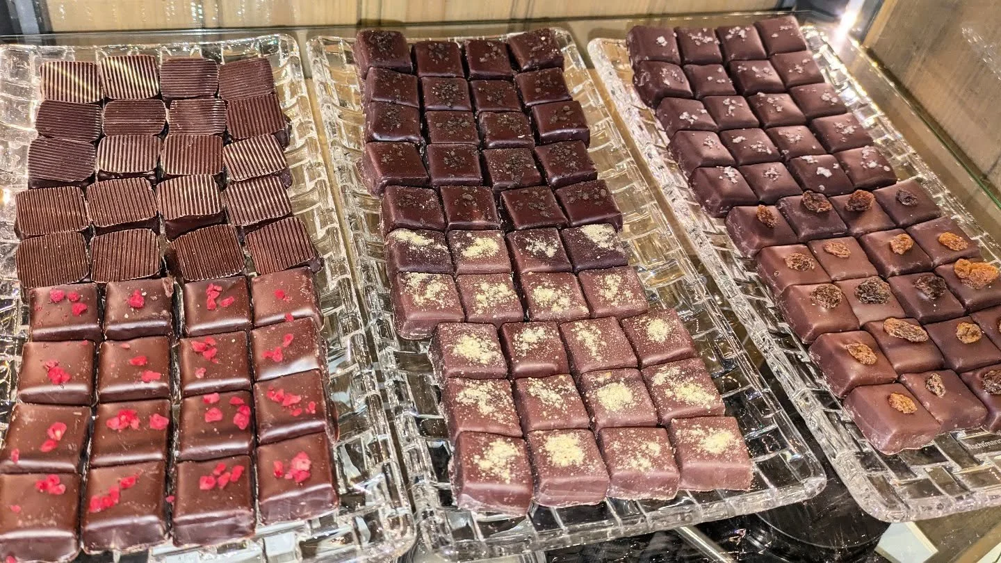 Nu finns det &aring;terigen praliner till f&ouml;rs&auml;ljning. Denna g&aring;ng fr&aring;n @stormochbillechokladfabrik i G&ouml;teborg. Storm &amp; Bille g&ouml;r ekologisk bean to bar -choklad av h&ouml;gsta kvalitet. Vi g&ouml;r ett litet test de