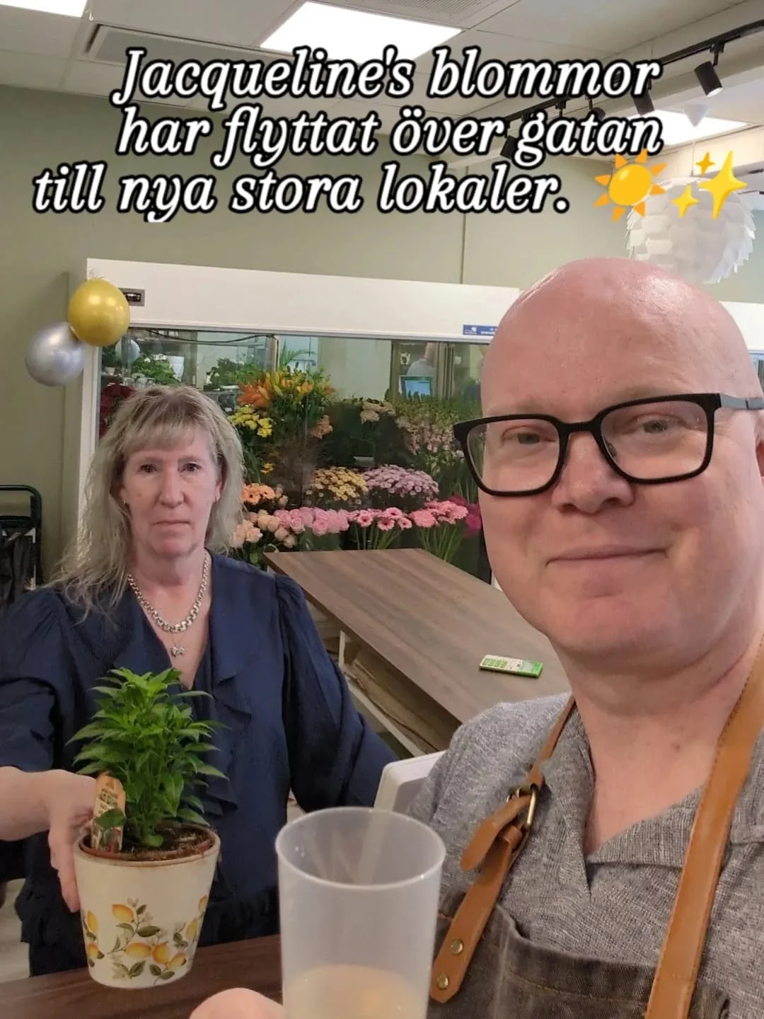V&aring;r granne @jacquelinesblommoroblad har flyttat till st&ouml;rre lokaler p&aring; andra sidan gatan. Kom och st&ouml;tta er lokala blomsterhandel.