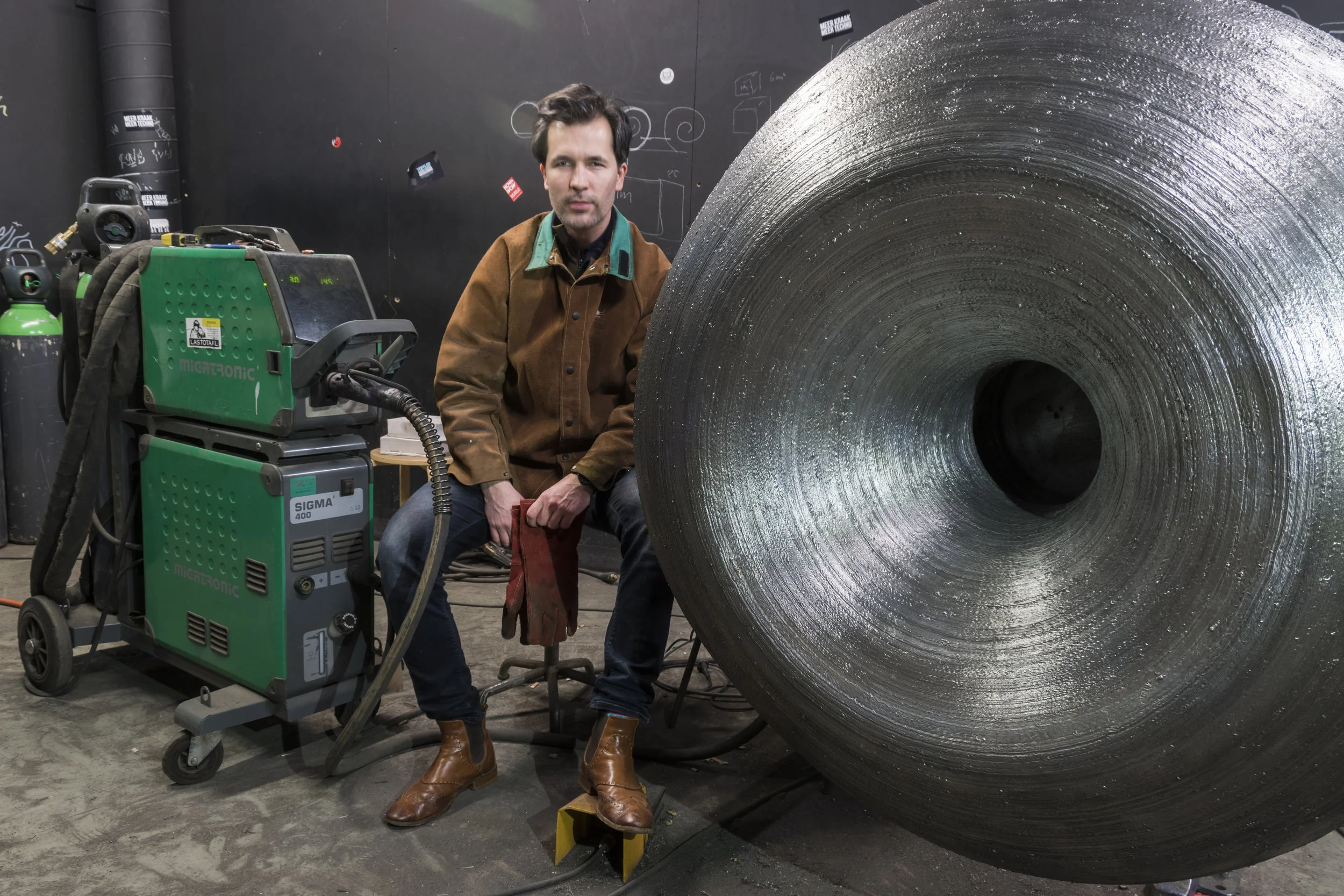 WeldgrownYear: 2017Material: hand welded layers of stainless steel, beeswaxDimensions: 133 x 133 x 50 cm