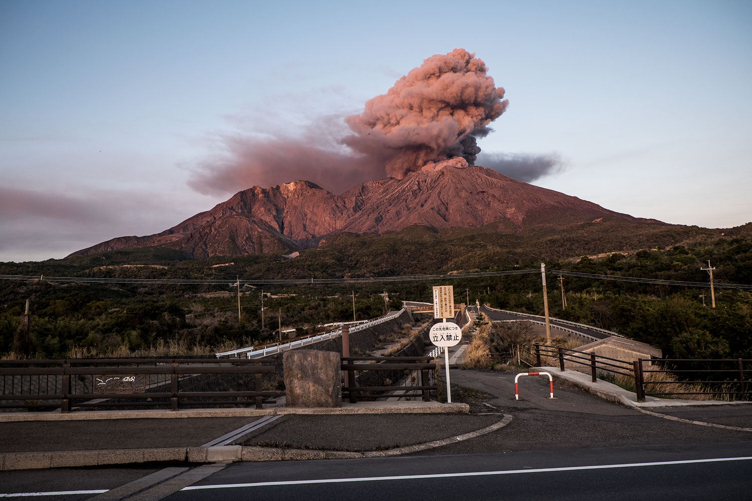 Sakurajima vulcano erupting. 