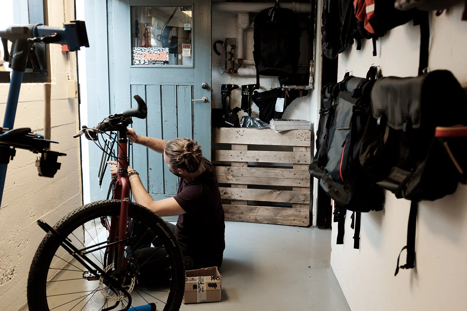 Sio putting together his Cinelli Hobootleg Geo