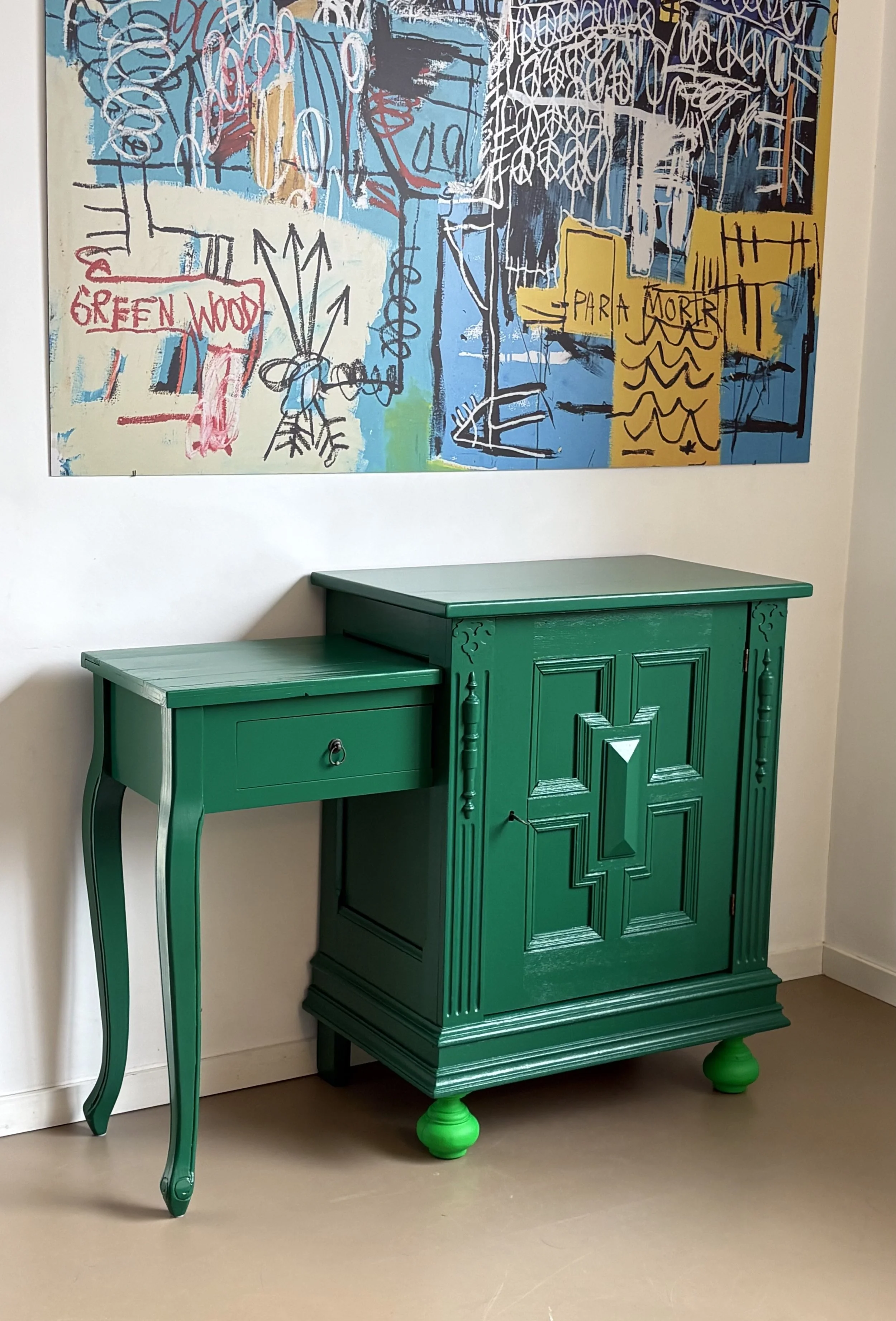 Koppelkast 157. Halkast voor een klant in Zwitserland. in kleuren naar wens gespoten met fluor bolpoten