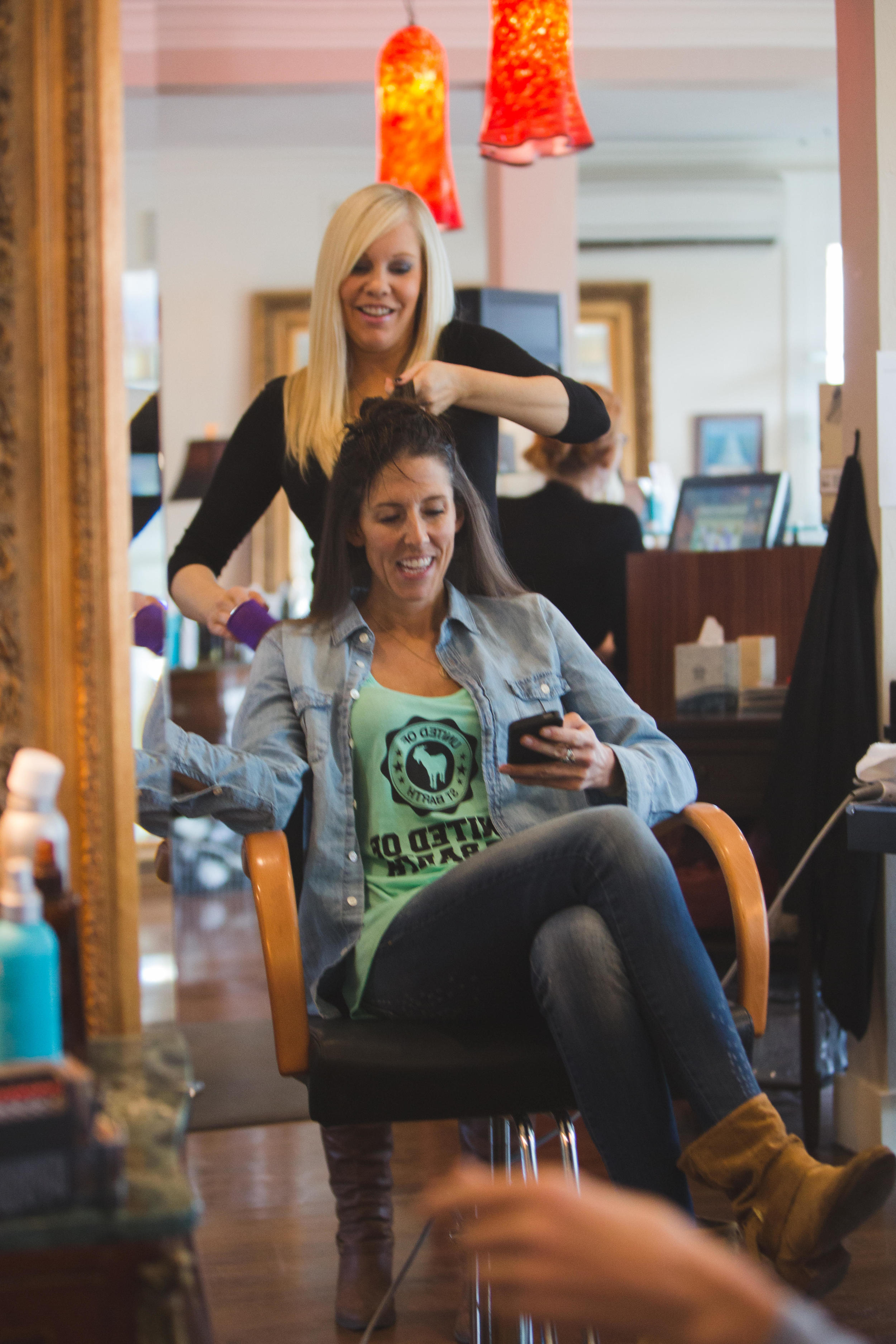 1PM // Getting pretty at RJ Miller with stylist Lindsay Walsh