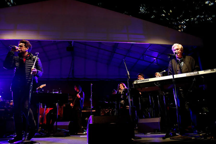 Will Champlin (The Voice) and his dad Bill Champlin (formerly Chicago) perform together in Houston, TX with David