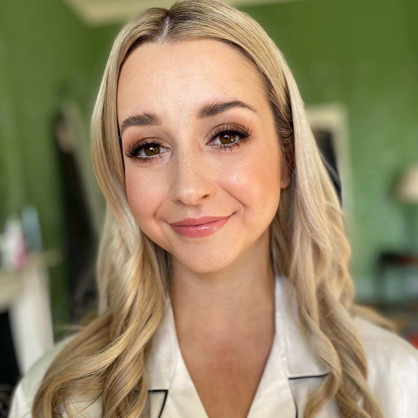 🤍Molly🤍
Such a gorgeous face to work on #glowingbride 💗

Venue @stubtonhall 
Photographer @darren_cresswell_photography 
Hair @cult.kirkby 
Flowers @jacaranda_flowers 

#lincolnmua #bride #bridalmakeup #bride2022 #octoberbride #2022 #glowingskin #