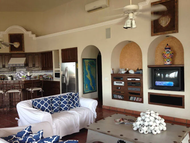 Living-Room-1-20131215.jpg