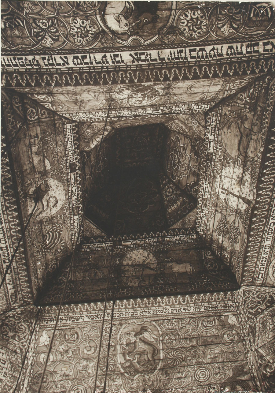 Gwozdziec Synagogue ceiling painting and central cupola. Coutesy of the Tel Aviv Museum of Art.