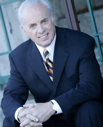 Pastor John MacArthur, propagator of the erroneous "Strange Fire" doctrine.