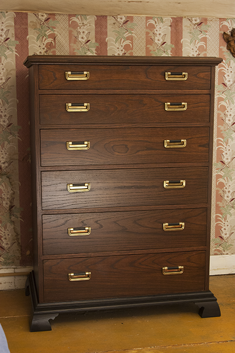 Red Oak Bachelor Chest