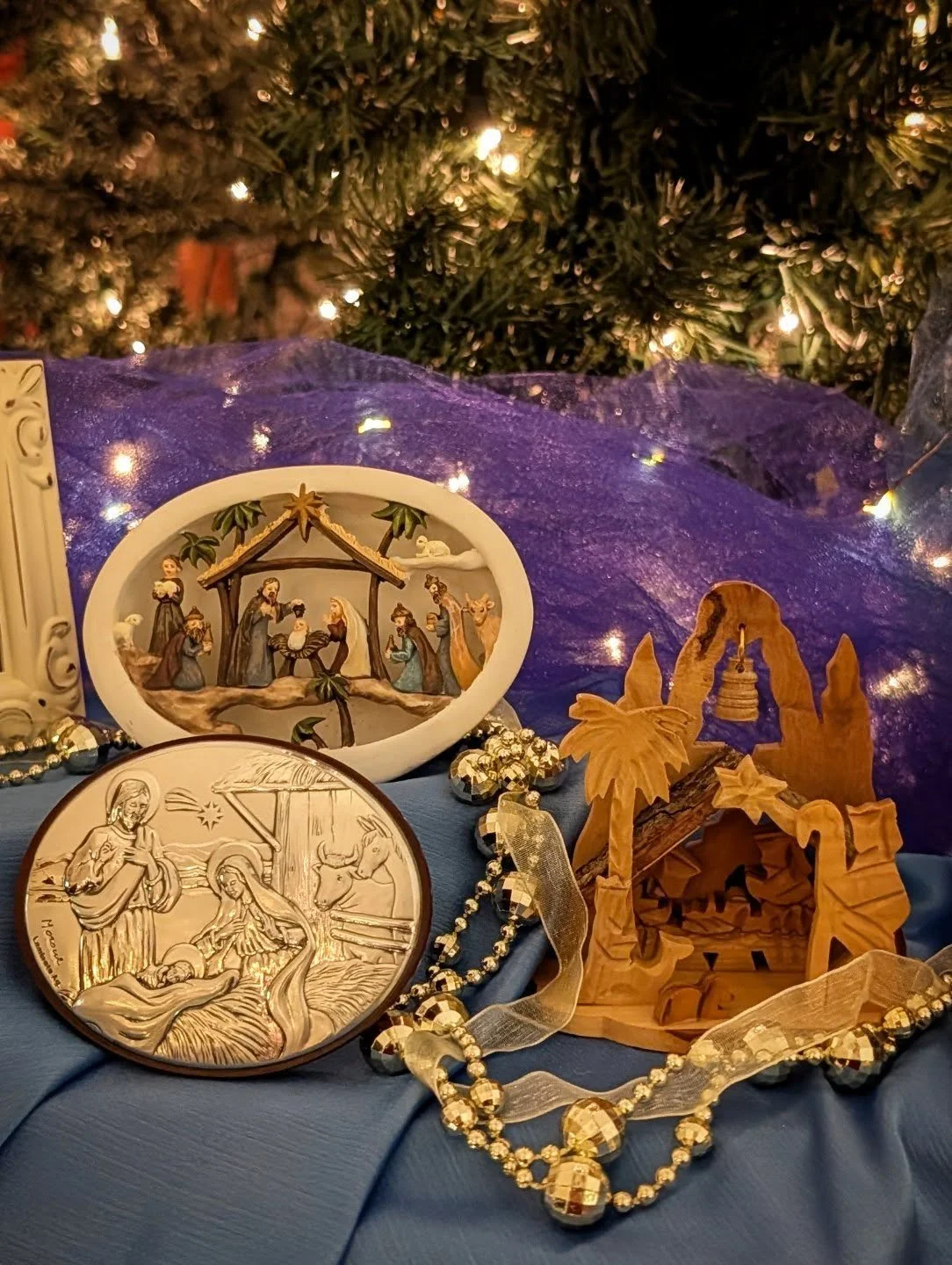 So beautiful seeing the Community Nativity tonight and recognizing how our Savior's birth is remembered across the world ✨💕

#lighttheworld #comeuntochrist #jesuslovesyou #nativity #christmastradition #christmastime #christmas #lds #ldschurch #ldsha