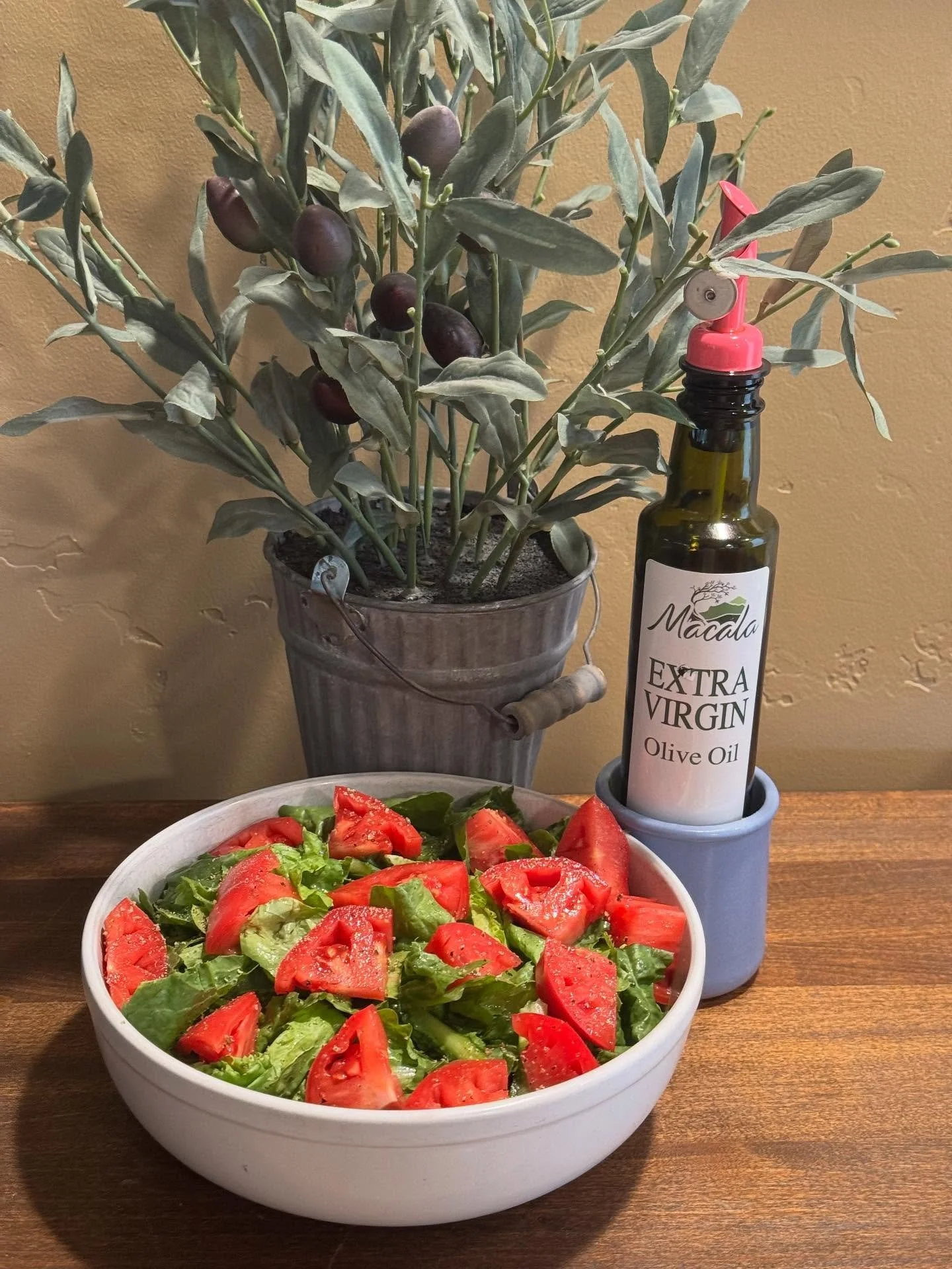 Macala tomatoes + greens + EVOO ❤️

Harvesting fresh daily!

You can place an order on our website for free local delivery / pick-up.

Link in bio.