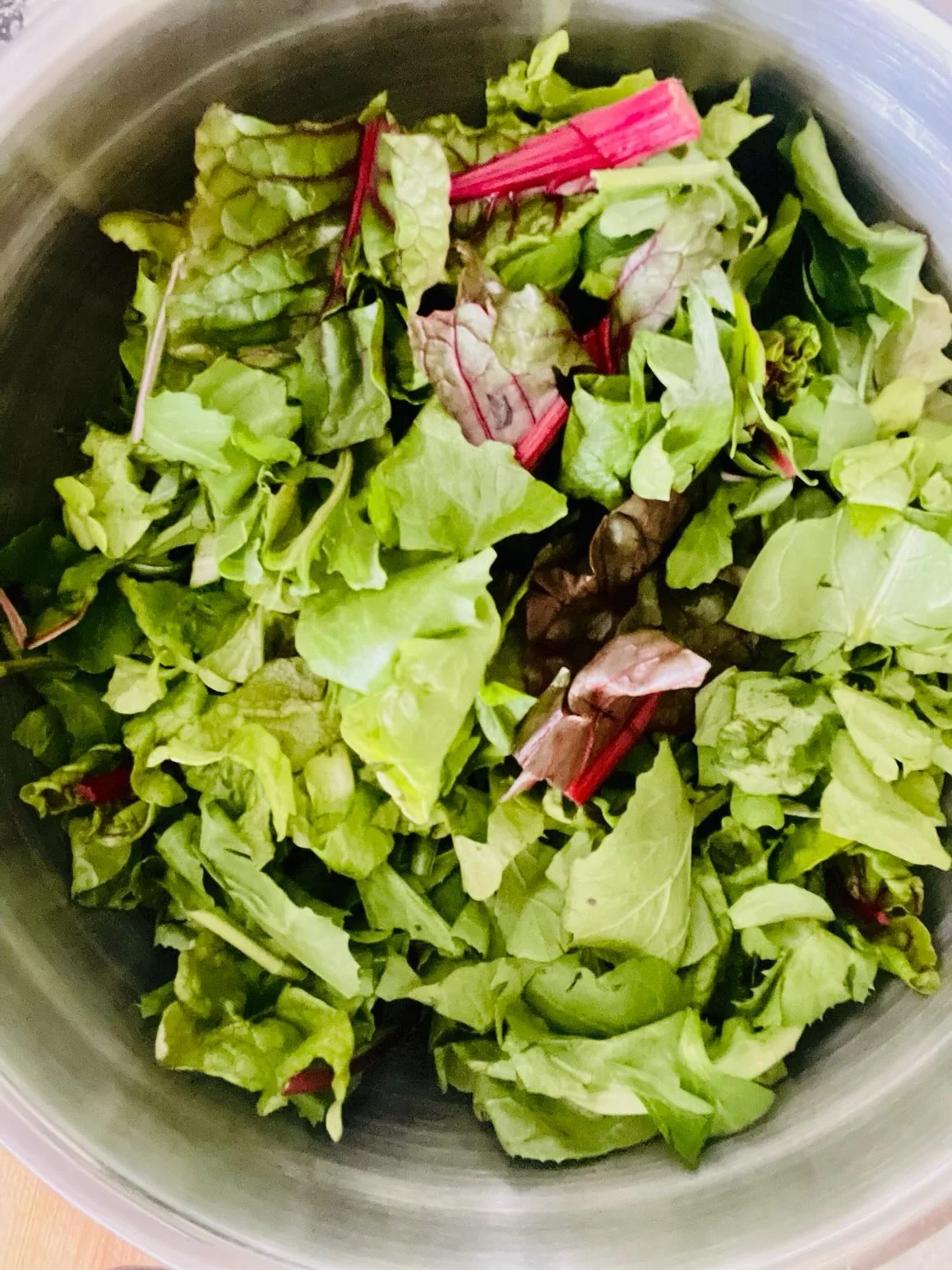 Currently on our website we have mixed greens, green onions and artichokes for sale! Available for local pickup! Just send us a direct message or email and advise when you would like to pick up.

🔗in bio