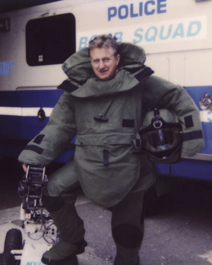 Photo 4 DENIS_MUCLACHY_BOMB_DISPOSAL_GEAR.jpg