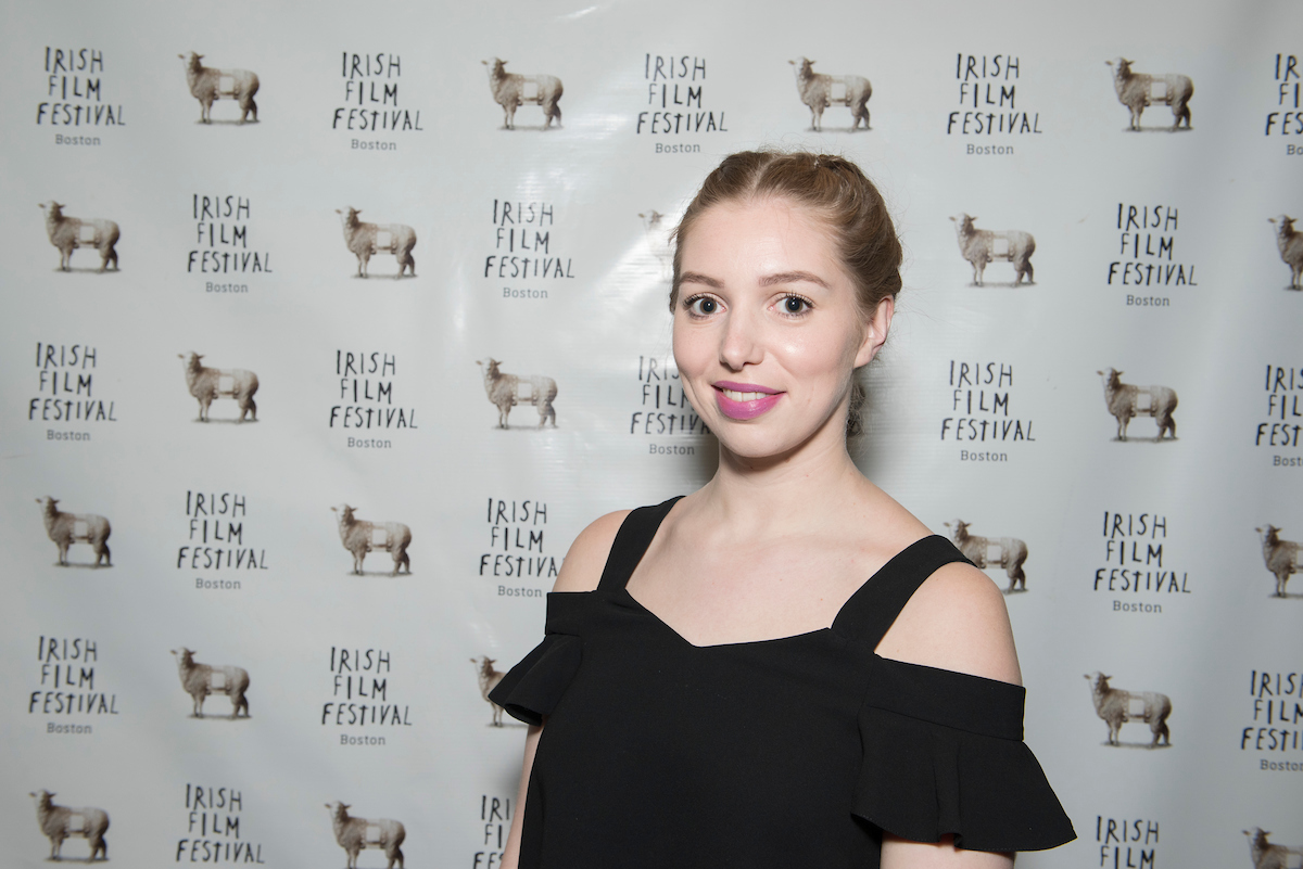  Seána Kerslake, A DATE FOR MAD MARY 