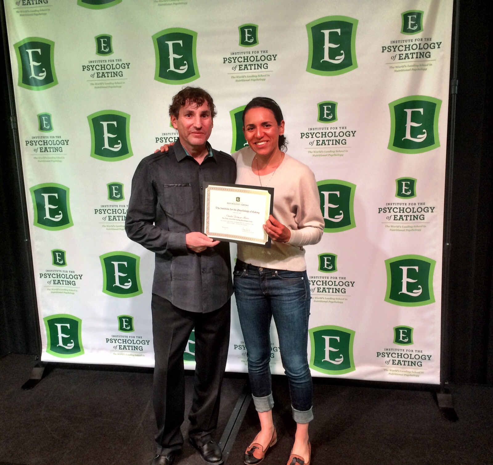 Recibiendo mi certificado con Marc David, Fundador del Instituto de Psicología de la Alimentación en Boulder, Colorado. 2015