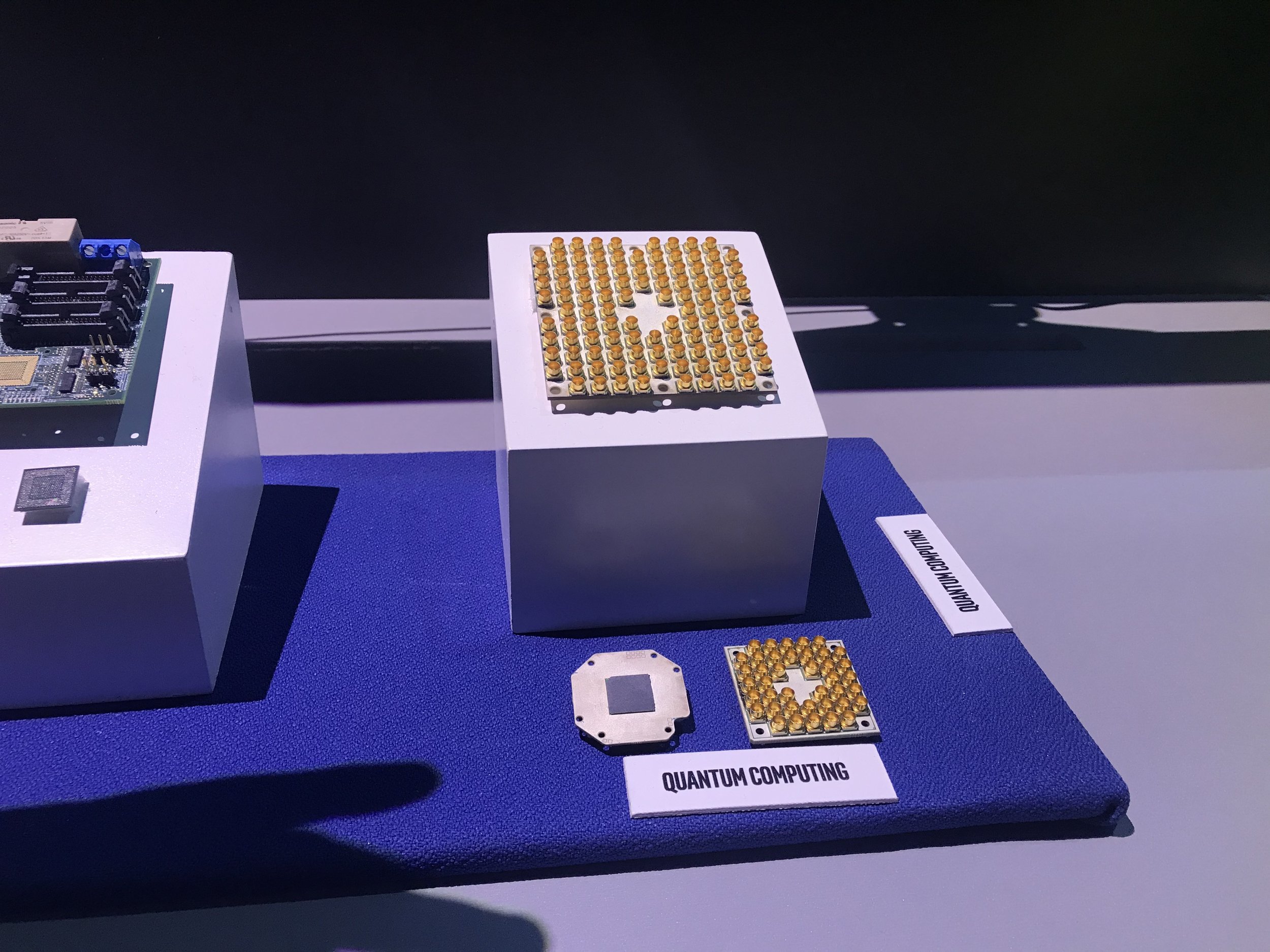 Intel's 49-qubit quantum chip