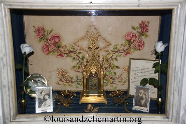 A reliquary of St. Therese flanked by golden roses