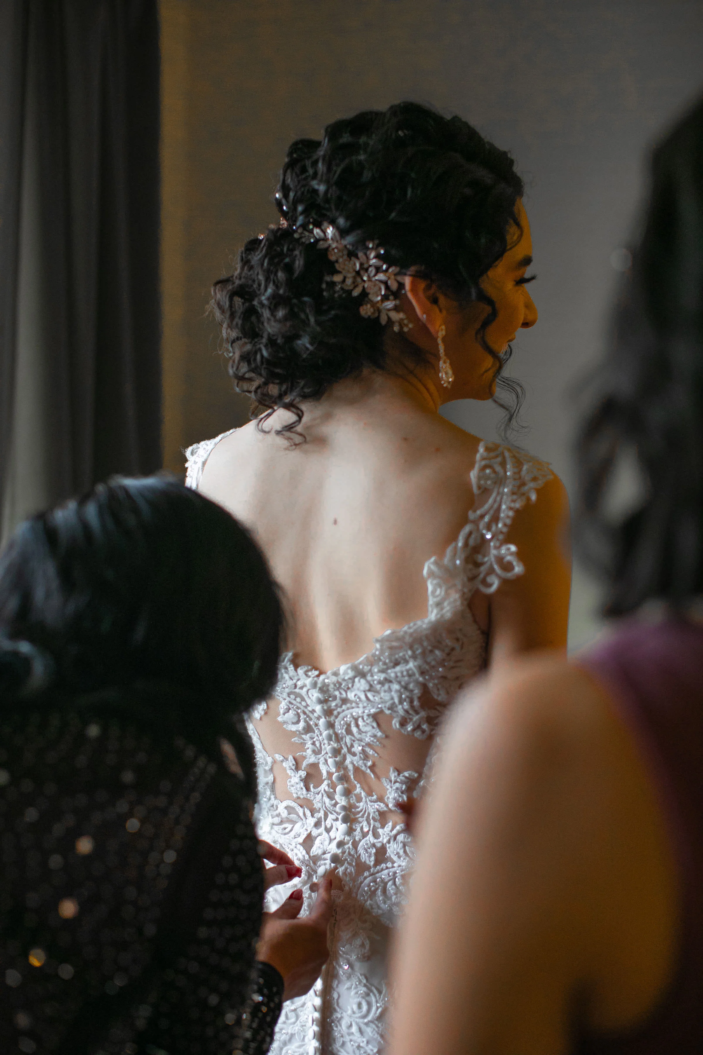 LarkLavender_BrideGettingReady.jpg