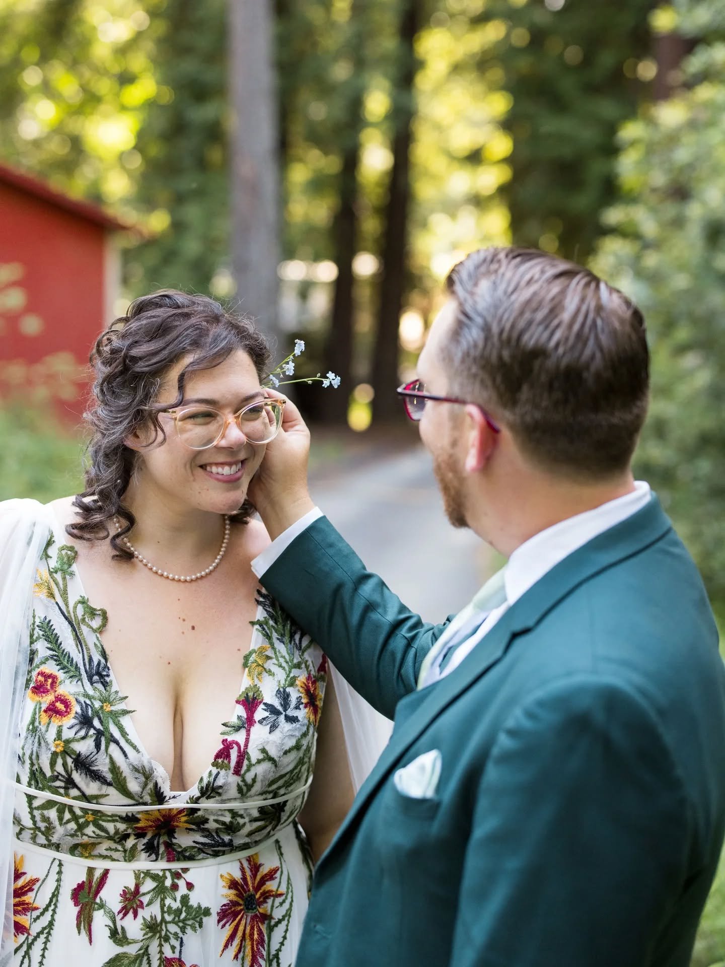 Michael &amp; Jackie's Redwood Forest wedding was unforgettable thanks to Michael picking Jackie forget-me-not flowers especially for her. 

@mbowdiddley @jackie_gualtieri

Venue + Catering: @amphitheateroftheredwoods
Venue Coordinator: @mia_jasmine_
