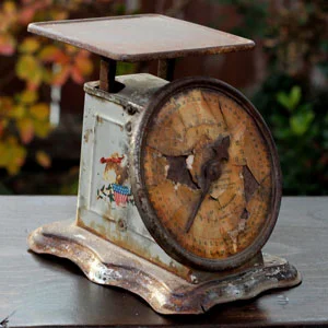 SMALL RUSTY POSTAL SCALE - $5 MORE DETAILS & PICS...