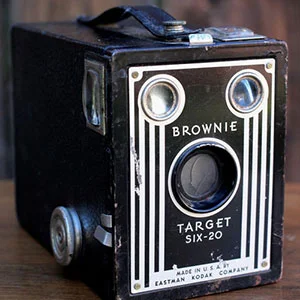 1946 KODAK TARGET SIX-20 - $10 MORE DETAILS & PICS...