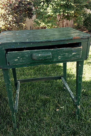 Rustic Green Table - $25 MORE DETAILS & PICS...