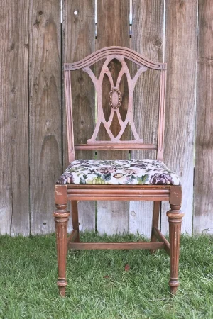 Medallion Chair RENT FOR $15 MORE DETAILS & PICS...
