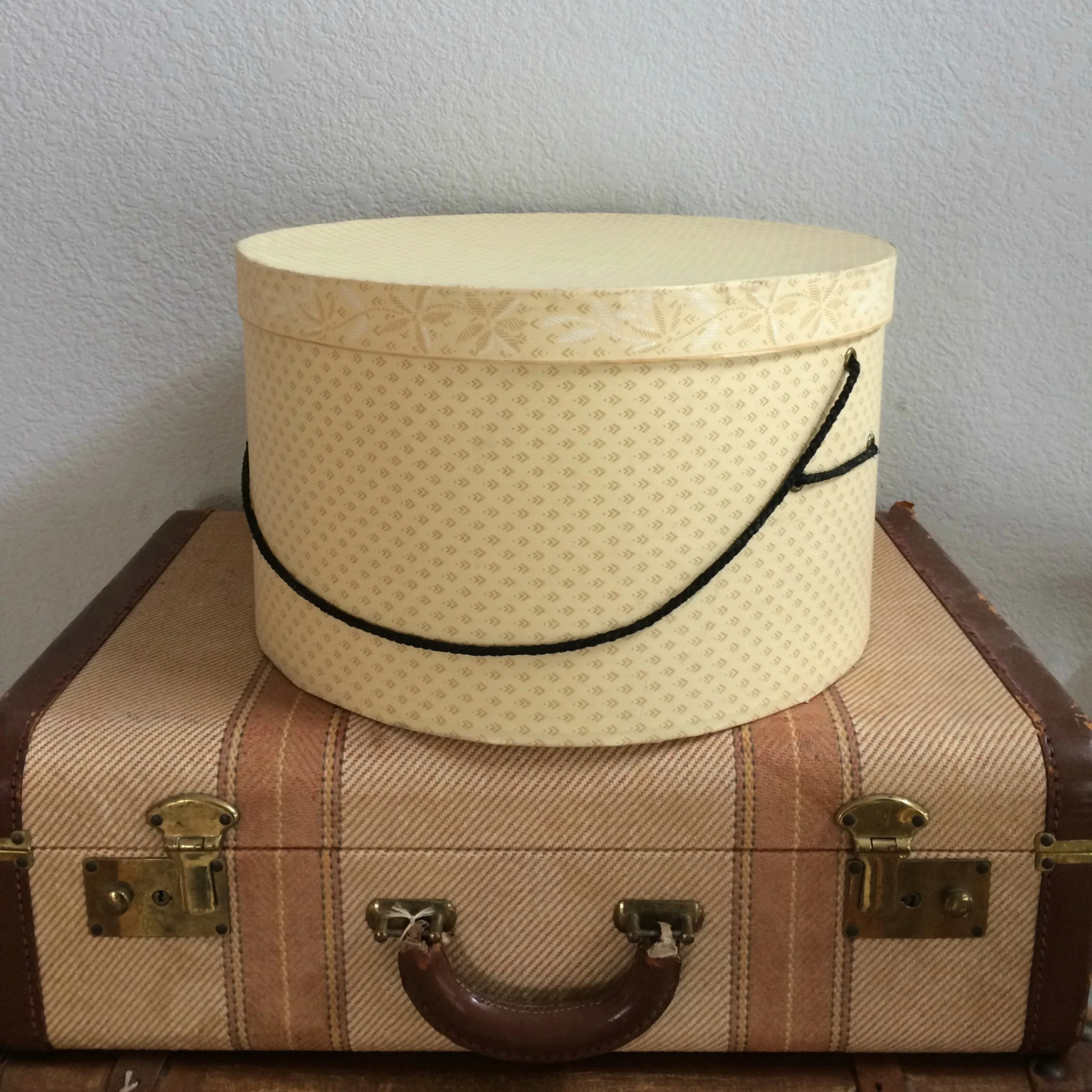 DIAMOND PATTERN HAT BOX - $10 MORE DETAILS & PICS...