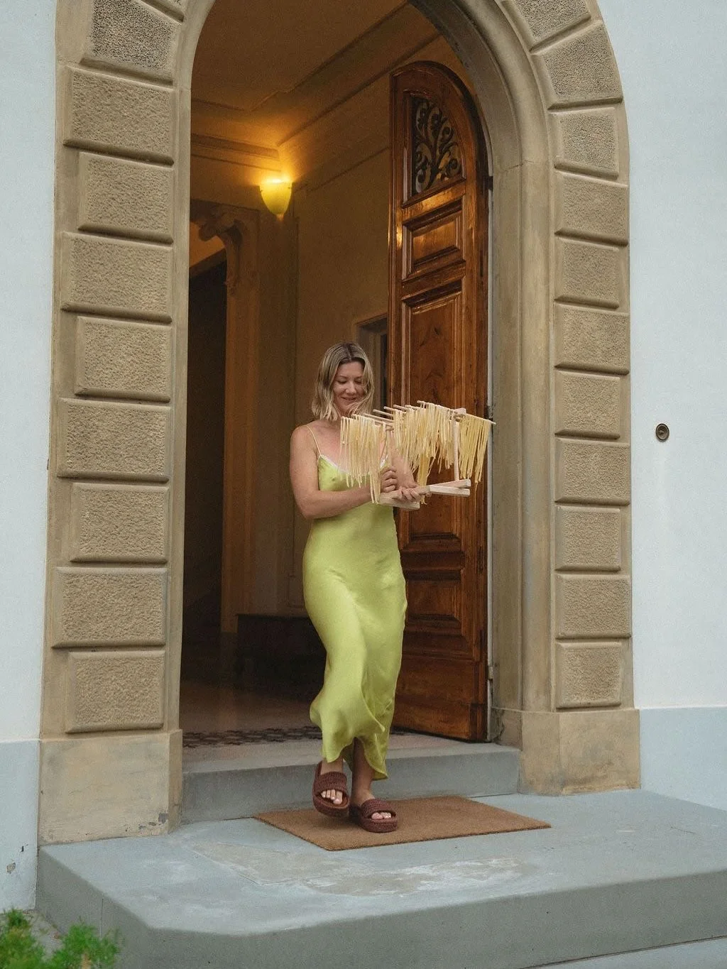 Flowers have always been my thing.  They seemed like the logical route to take so that I that could blend my loves of crafting, nature, and decorating fun parties, and (somehow) call it a job.  And it worked 🙌 

Growing up I was in love the movie &l