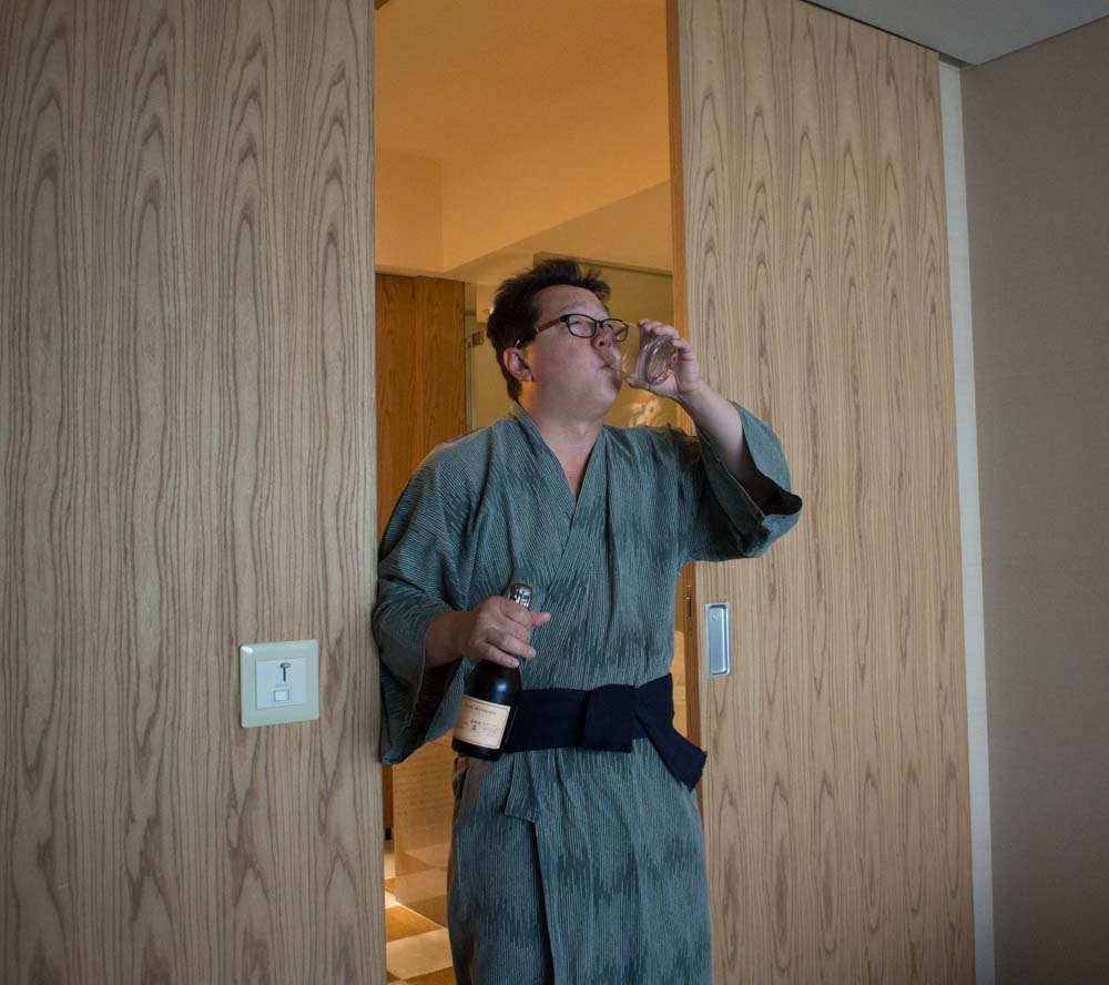 Numbing the pain in my aching bones at the Park Hyatt Tokyo - Lost in Translation style